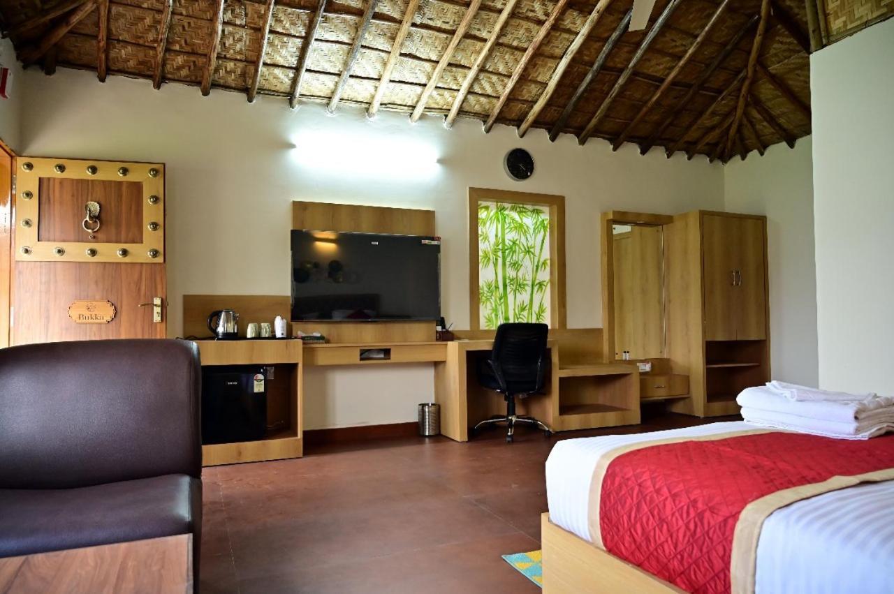 The Hampi Cafe Hotel Bagian luar foto